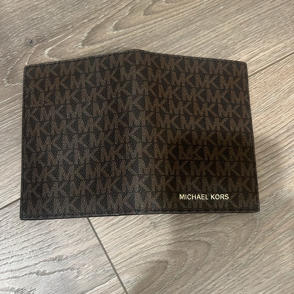 Michael Kors Passport Holder - Picture 3 of 3
